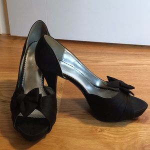 Black peep toe heel